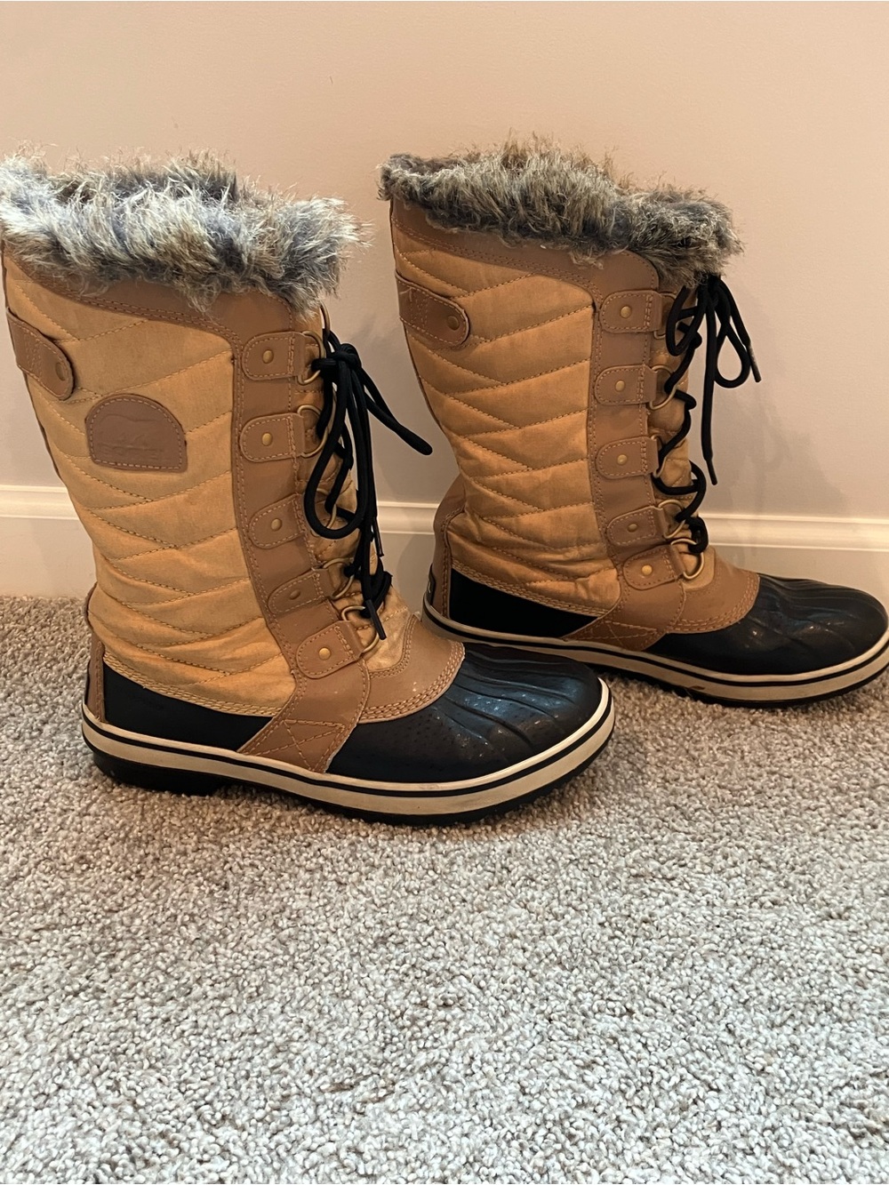 Sorel Women's Tan and Black Lace-Up Winter Boots with Faux Fur Trim
